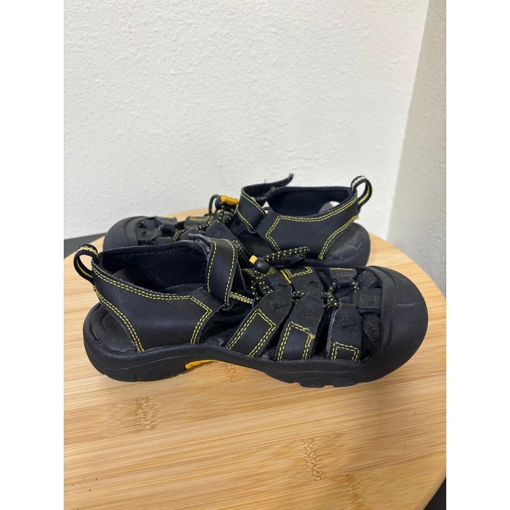 KEEN Sandals Kids 2 Newport H2 Black Yellow Waterproof Sport Hiking Shoes Play